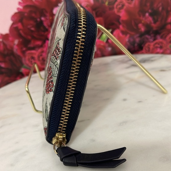 Tory Burch Zip Continental wallet - Sage color - GUC 🎁 - Picture 3 of 12